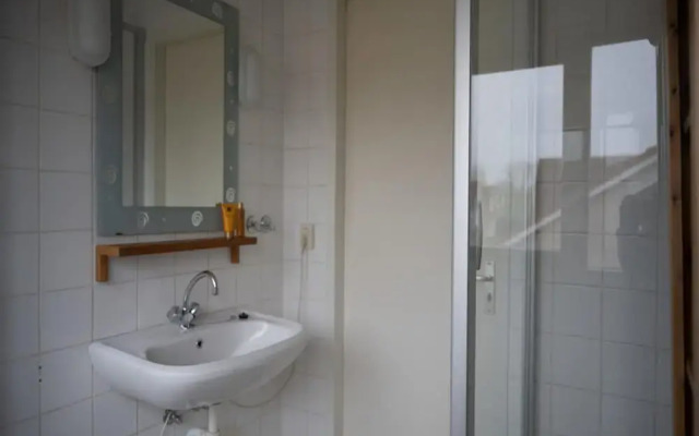 Appealing Bungalow With Garden