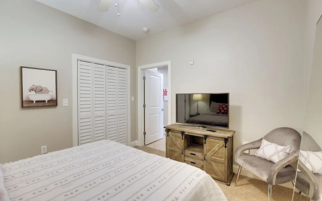 Tuscaloosa Condo: Steps to Bryant-denny Stadium!