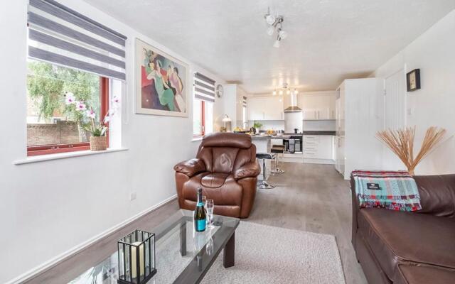 30 Fewster Way York