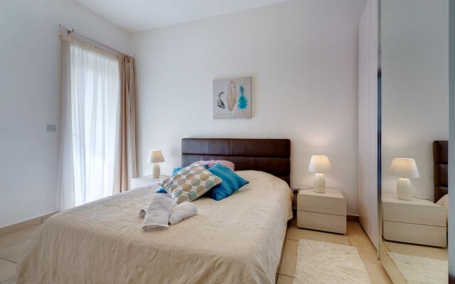 Seafront LUX Apartment wt Pool, Upmarket Area