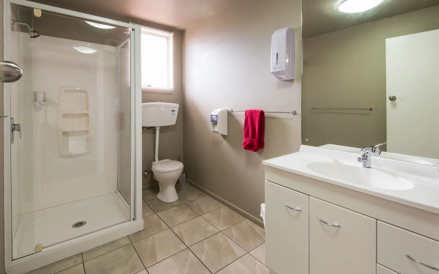 Manuka Crescent Motel