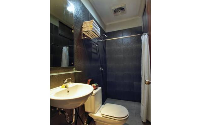 Pondok Sari Hotel by RedDoorz