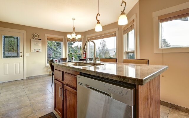 Beautiful Rodee Homestay -west Kelowna