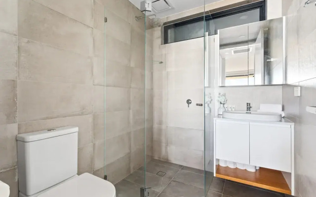 Ocean Views, Deck and Parking at Beach Apartment