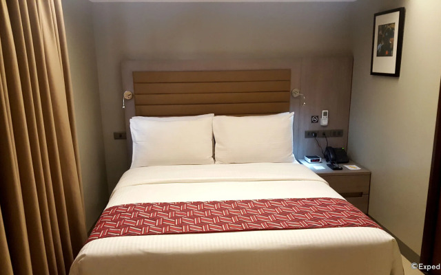 OYO 146 Solace Hotel - Vaccinated Staff