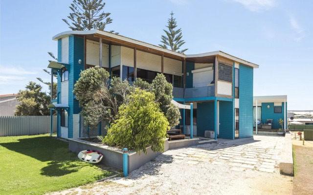 Wave House - Beach Front Lancelin