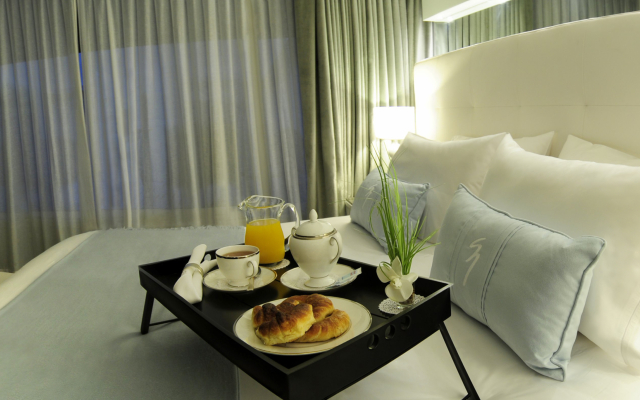 1828 Smart Hotel