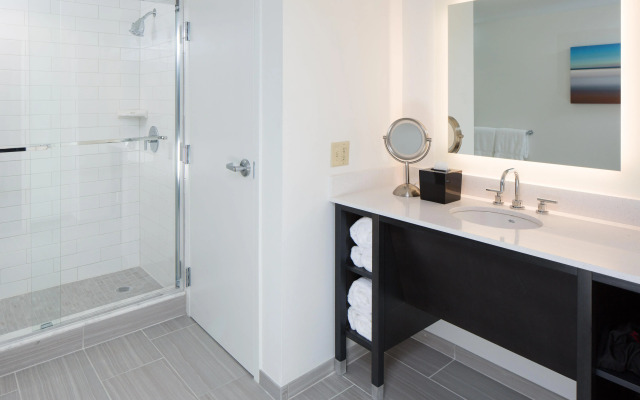 Crowne Plaza Melbourne - Oceanfront by IHG