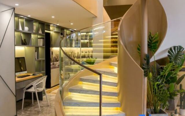 Islands Hotel S (Chengdu Panda Base Longtansi Subway Station)