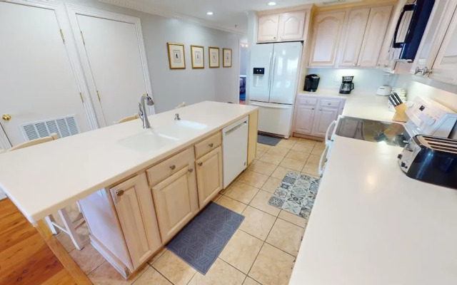 Desoto Beach Club 201