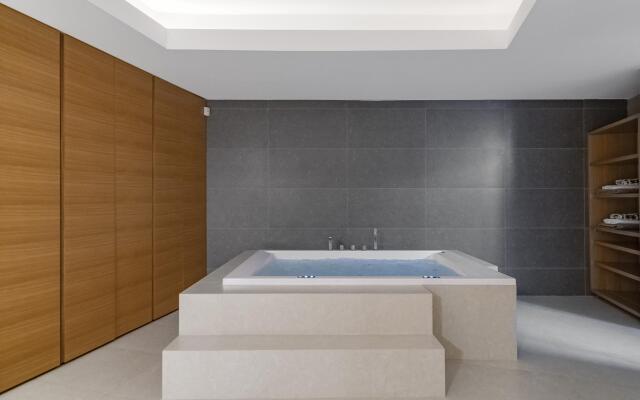 21220 Breath Taking Front Line Beach Villa