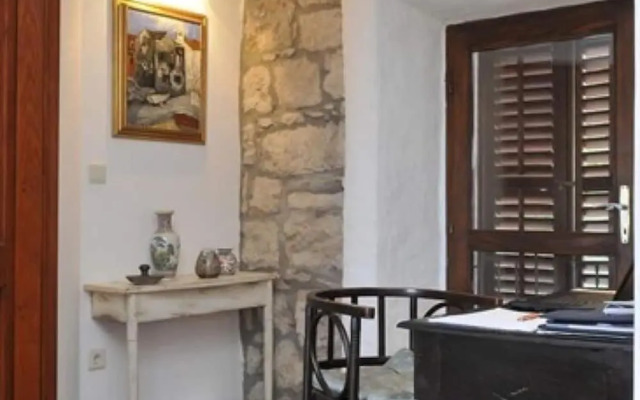 House Rilovic - Two Bedroom House With Swimming Pool and Jacuzzi