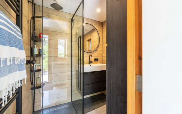 Holiday Home With Shared Pool and Bubble Bath