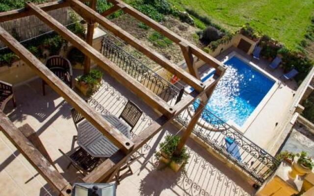 Villayana Gozitan Farmhouse with pool