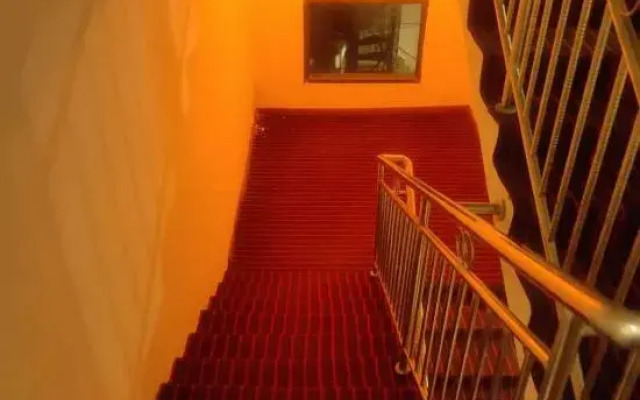 Ruoergei Baihailuo Hotel