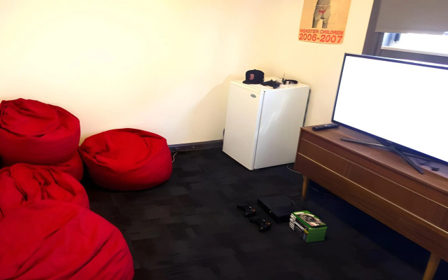 The Shiralee - Hostel