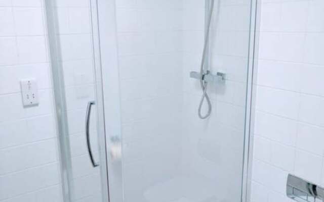 2 Bedroom North Kensington Apartment With Courtyard