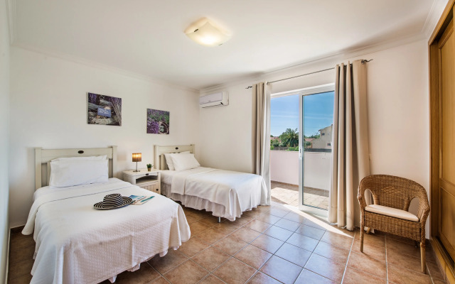 Jardim Da Meia Praia Hotel