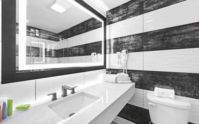 Casa Azul Hotel Blu JFK