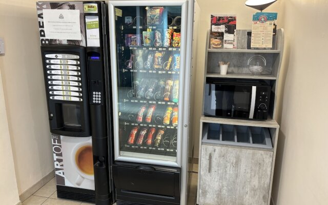 Hôtel Face West Le Pontet