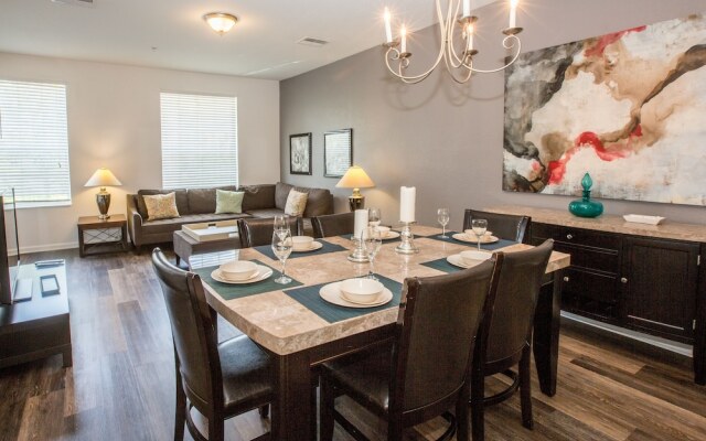 Oasis Escape Townhome 3 Bedroom Condo by Redawning