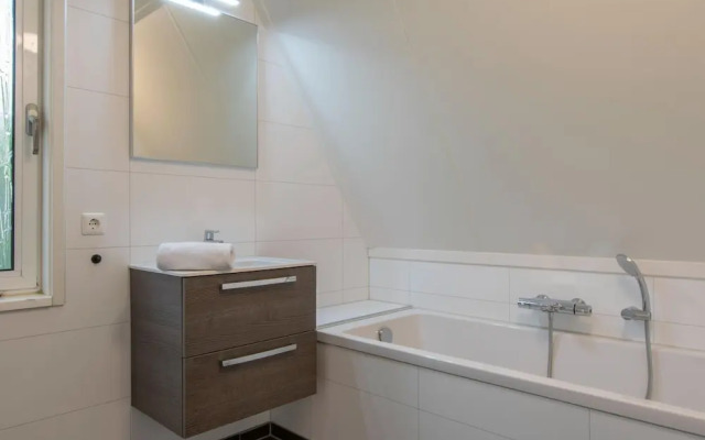Restyled Holiday Home With Dishwasher in the Woods