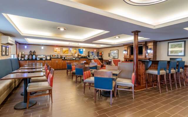 Comfort Inn & Suites South Hill I-85