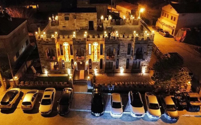 Alika Castle House