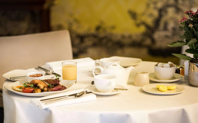 WorldHotels Distinctive Woughton House Hotel