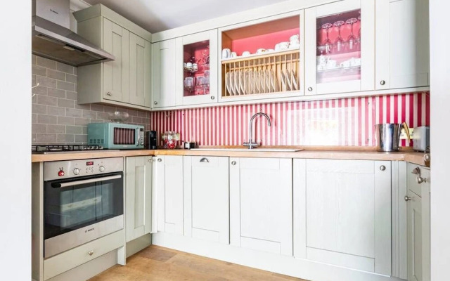 Westbourne Park Road Xvii by Onefinestay