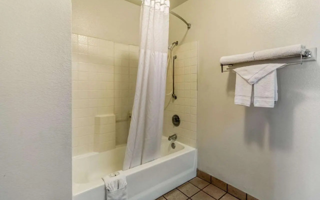 Super 8 Motel - Fresno/North CA