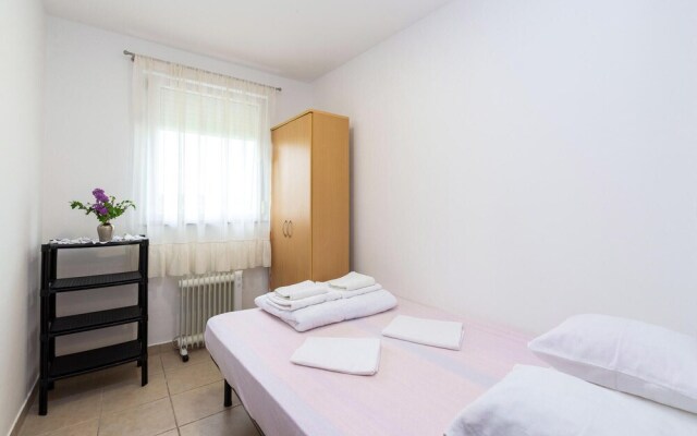Awesome Apartment in Rovanjska With 2 Bedrooms and Wifi