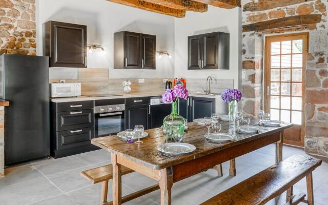 Peaceful Holiday Home in Teillots with Private Pool