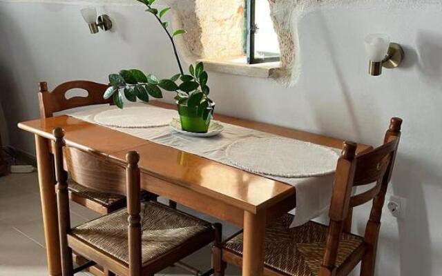 Tholos Studio, Sternes