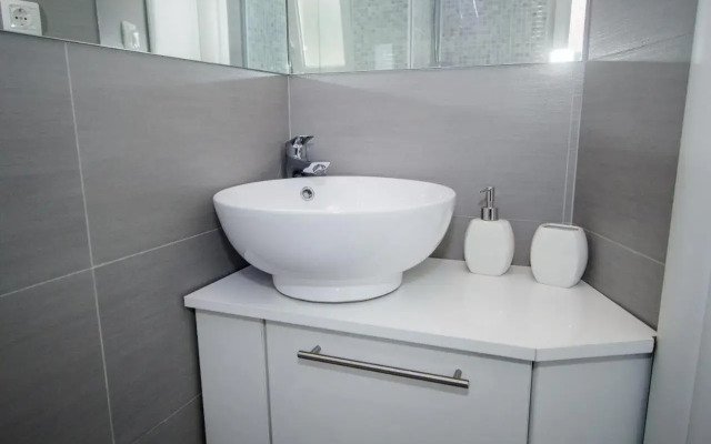 Luxury Studio Apartment White Sensation
