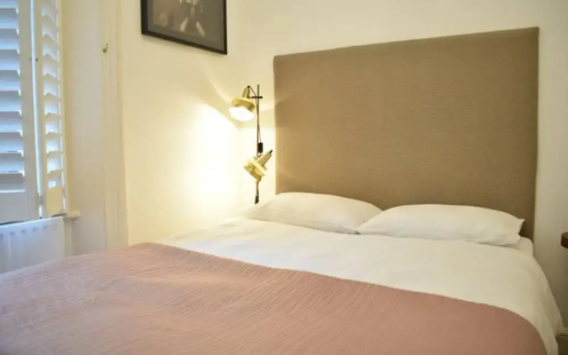 West Kensington Stunning 2 Bedroom Flat With Balcony