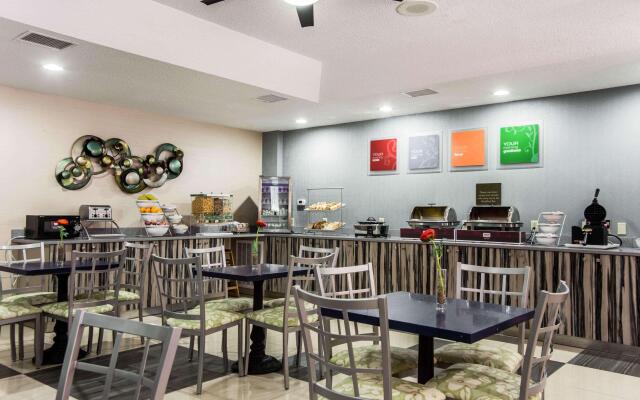 Comfort Suites Pineville - Ballantyne Area