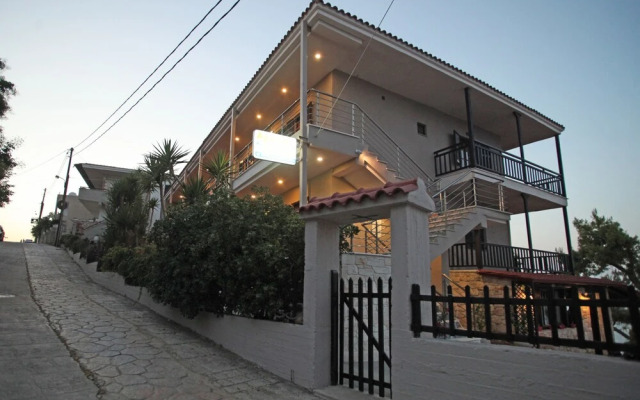 Apollo Apartments & Studios