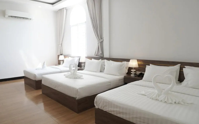 Apple Hotel Three