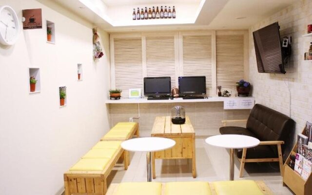 Maya Guesthouse - Hostel