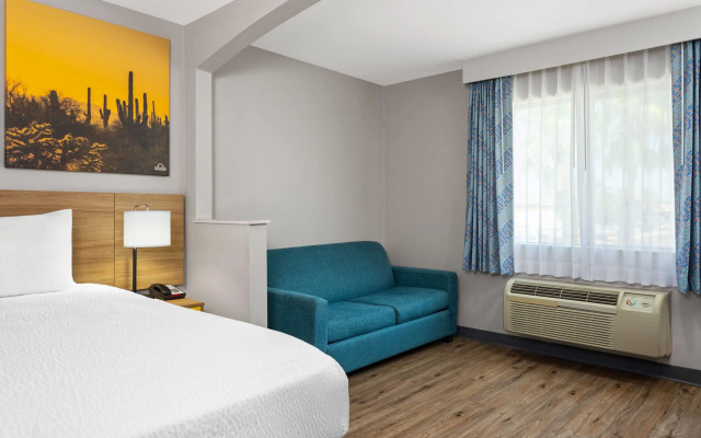 Days Inn by Wyndham Phoenix West