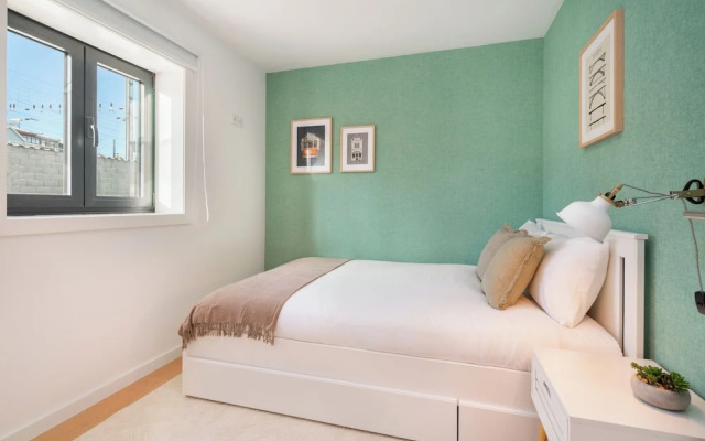 C312 Riverside View Premium Apartment w/ AC & Terrac