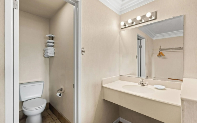 Travelodge by Wyndham San Clemente Beach