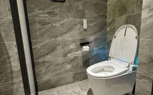 Tuke Light Hotel (Liangcheng Park Branch, North Station Road, Shanghai)