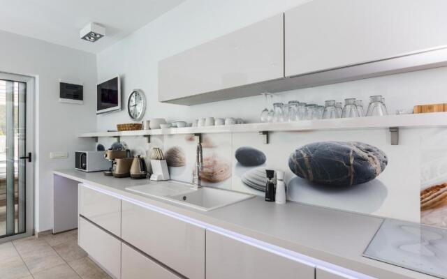 Lalic Gallery Villa