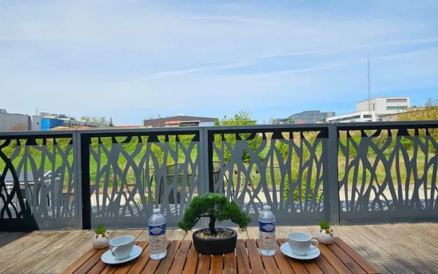Stylish 3 BR with 2 terraces and parking