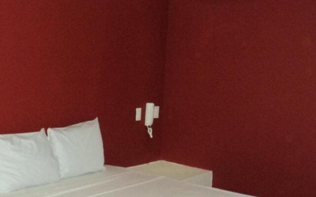 Hotel Red Room