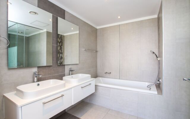 Sandton Smart Apartment Ten