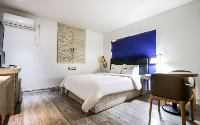 Apple Hotel