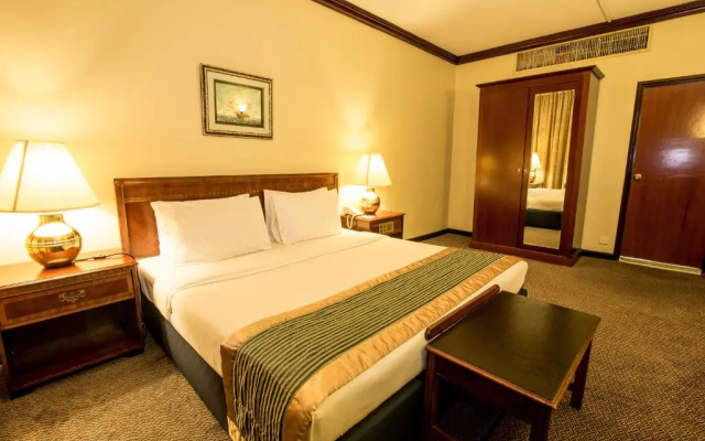 Отель Rolla Suites